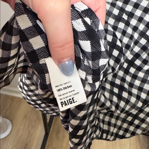 PAIGE Black and White Gingham Silk Lightweight Button Up Blouse Size Small - Picture 6 of 6